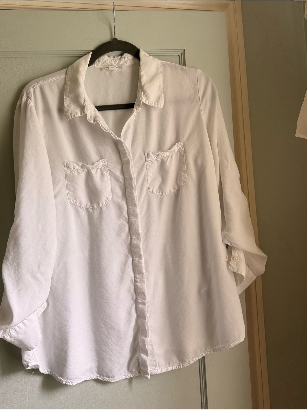 beachlunchlounge White Button-Up Pocket Blouse